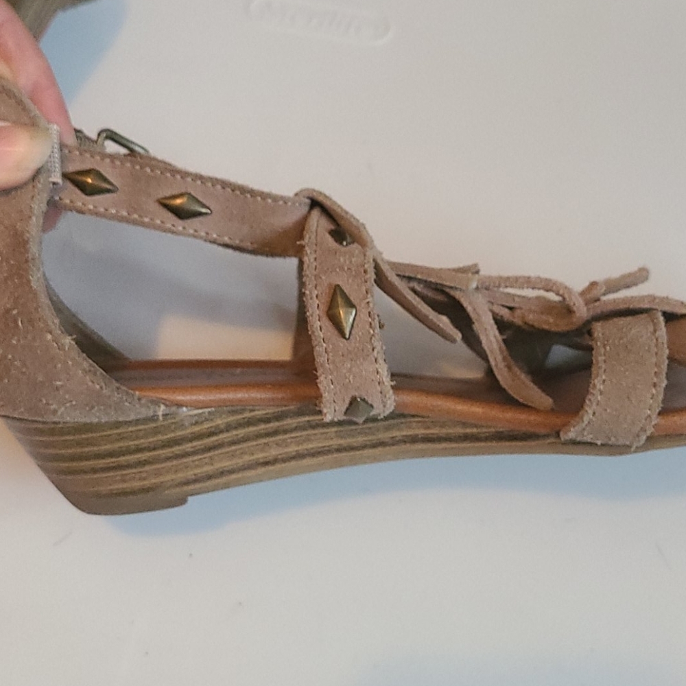 Shoes - Picture 5 of 6